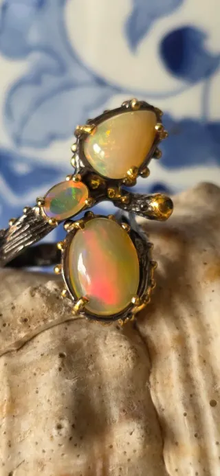 Anillo joya de autor escultórico opalo