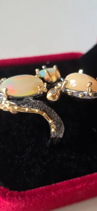 Anillo joya de autor escultórico opalo