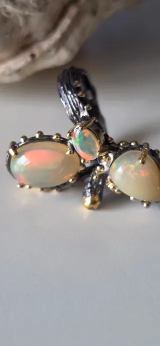 Anillo joya de autor escultórico opalo