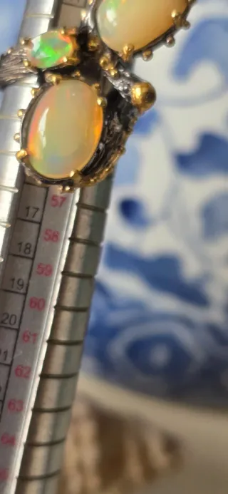 Anillo joya de autor escultórico opalo