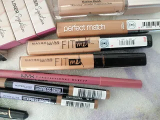 Lote cosméticos L'Oréal, Maybelline, NYX Elizabeth