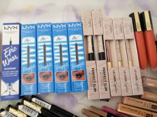 Lote cosméticos L'Oréal, Maybelline, NYX Elizabeth
