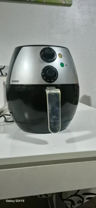 Freidora de Aire Silvan Negra y Plateada