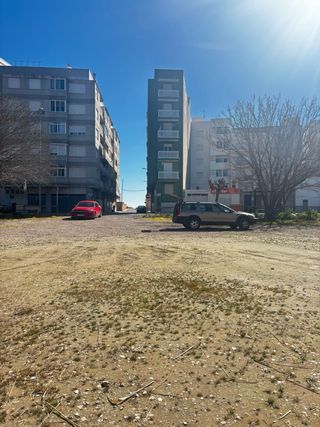 Solar en veta en la playa de Nules