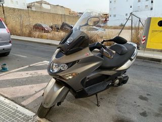Moto Kymco Maxi Scooter Gris/Blanco hendo c
