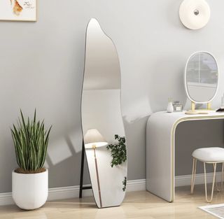 Espejo de pie cuerpo entero irregular