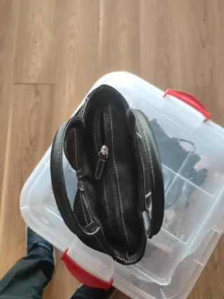 Bolso fetish negro. Estilo gótico