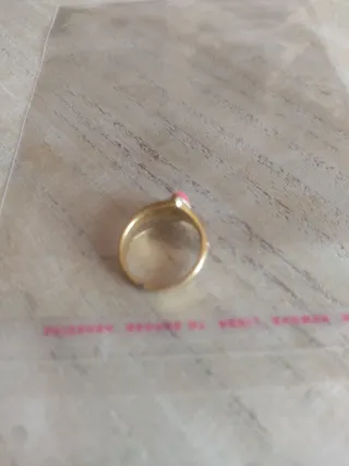 Anello ottone dorato con pietra rossa sintetica