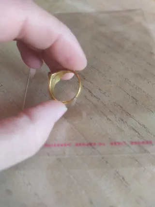 Anello ottone dorato con pietra rossa sintetica