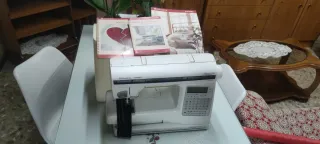 Máquina de coser y bordar Husqvarna