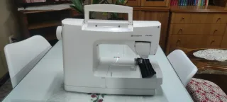 Máquina de coser y bordar Husqvarna
