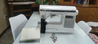 Máquina de coser y bordar Husqvarna