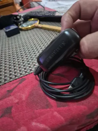 Samsung E2210B rosso