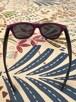 Gafas de sol moradas aterciopeladas (con funda)