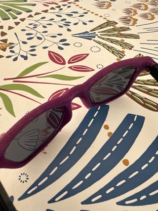 Gafas de sol moradas aterciopeladas (con funda)