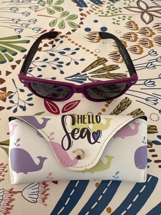 Gafas de sol moradas aterciopeladas (con funda)