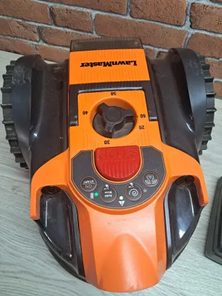 Robot tosaerba elettrico per giardini Lawnmaster OcuMow®16