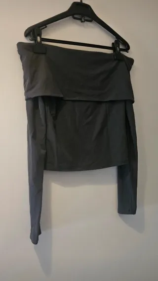 Blusa hombros descubiertos gris