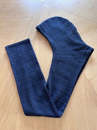 Bufanda con capucha negra y azul