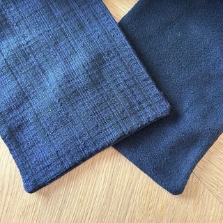 Bufanda con capucha negra y azul