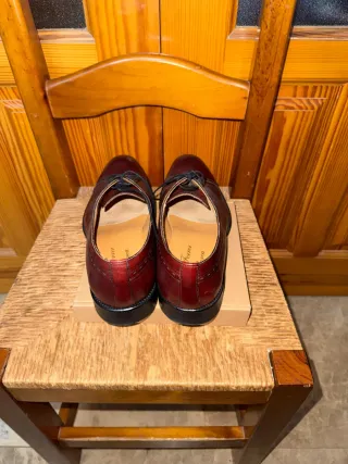 Zapatos de cuero burdeos