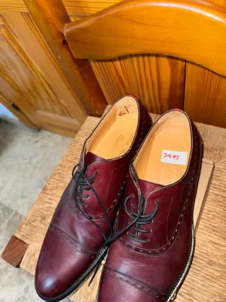 Zapatos de cuero burdeos