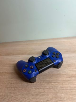 PS4 Slim 500GB Limited Edition+ 2 controller