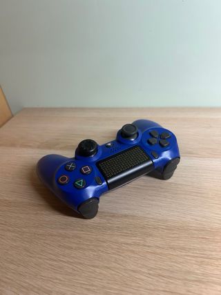 PS4 Slim 500GB Limited Edition+ 2 controller