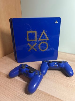 PS4 Slim 500GB Limited Edition+ 2 controller