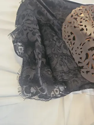 Mantilla, peineta y guantes negros