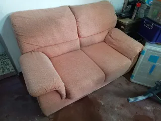 Sofá rosa de tela