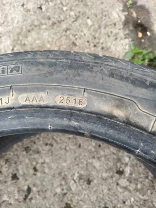 Neumático 225/45R17