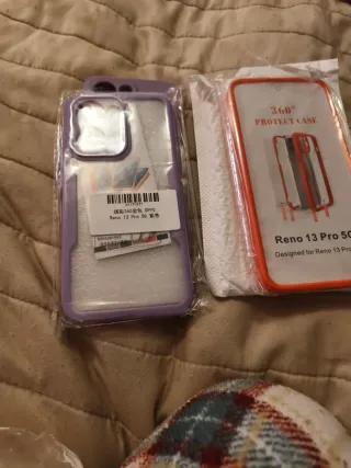 Oppo Reno 13 Pro 5G con 5 custodie