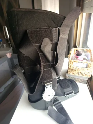 Bota ortopédica ajustable