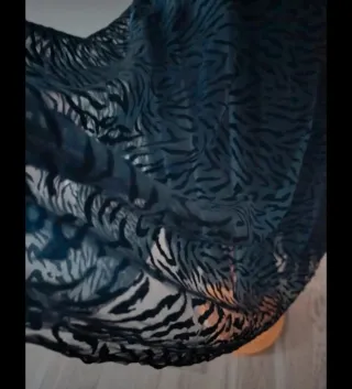 Vestido de gasa con terciopelo negro