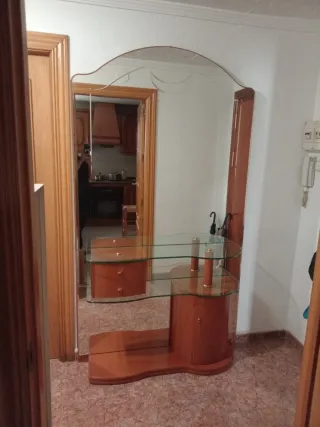 Recibidor de entrada madera y cristal