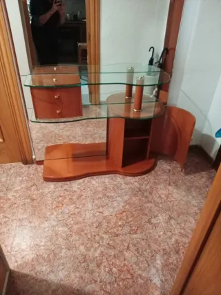 Recibidor de entrada madera y cristal