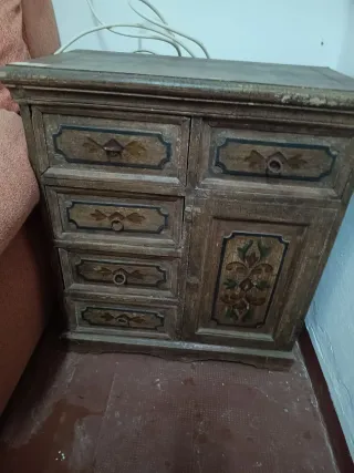 Mueble de madera para restaurar