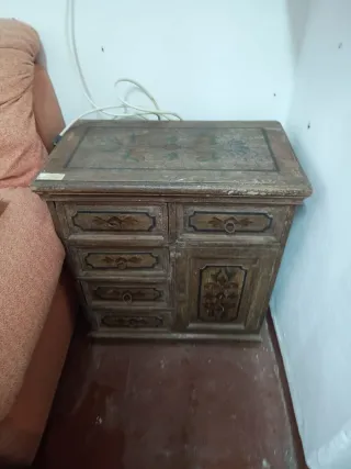Mueble de madera para restaurar