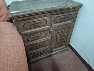 Mueble de madera para restaurar