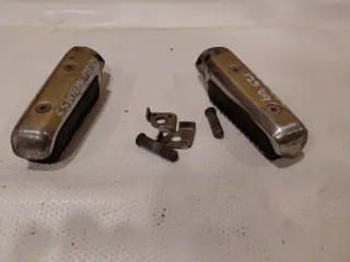 Estriberas traseras Suzuki Sixteen 125 (2009)