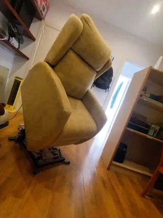 Poltrona Mopal reclinabile beige