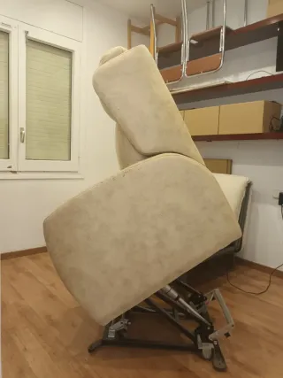 Poltrona Mopal reclinabile beige