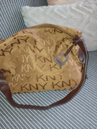 Bolso KNY Dorado Logo Repetido