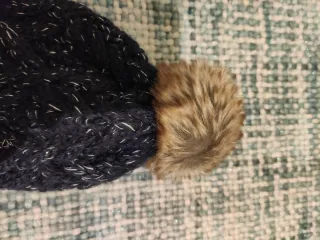 Gorro Superdry azul con pompón