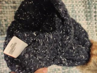 Gorro Superdry azul con pompón