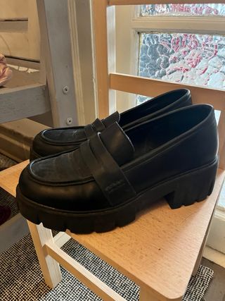 Zapatos negros Cropp talla 38