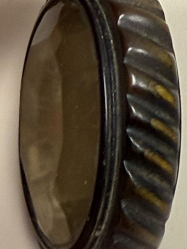 Antiguo relicario con 11 reliquias