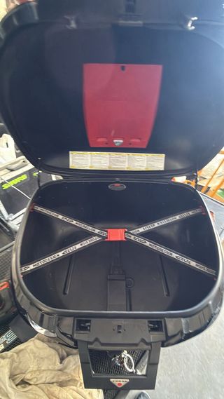 Baúl GIVI MAXIA 3 Negro/Plata