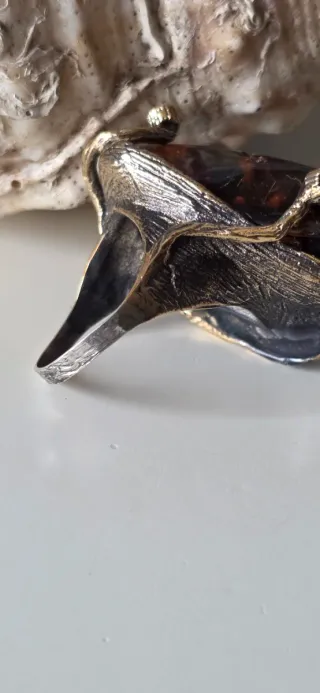 Anillo escultórico ambar natural